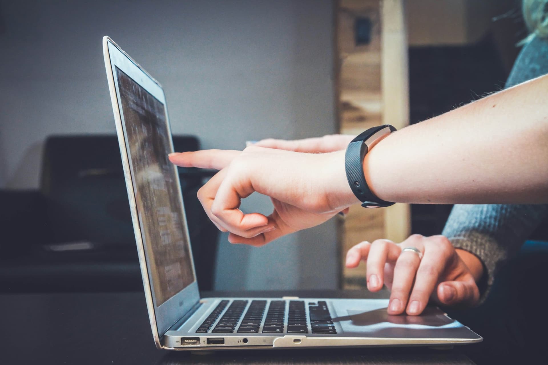 Custom GPTs vs Custom AI Products: What Enterprises Actually Need