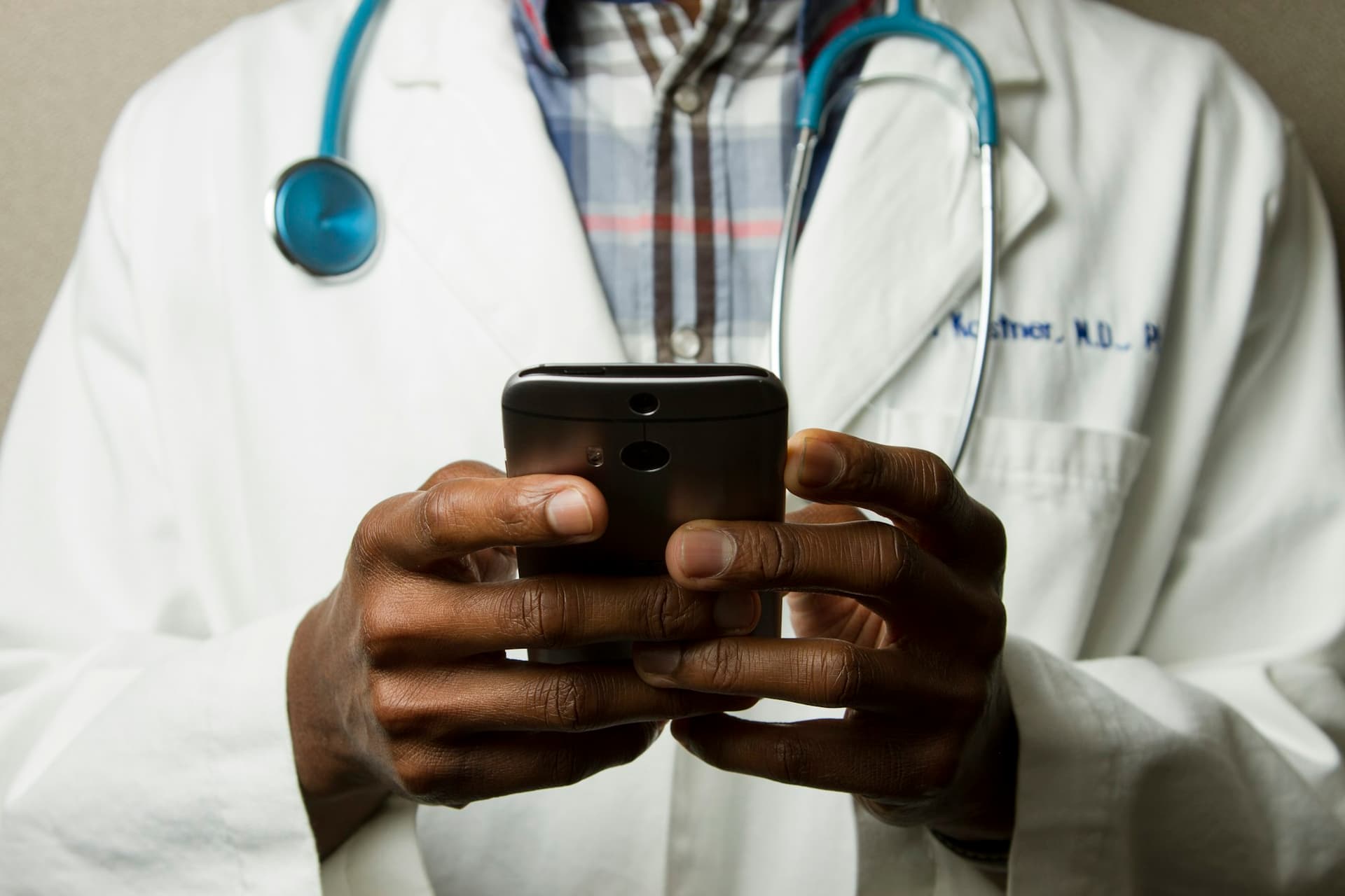 Healthcare AI: Building HIPAA-Aware Clinical Systems — QuantaloomAI journal article