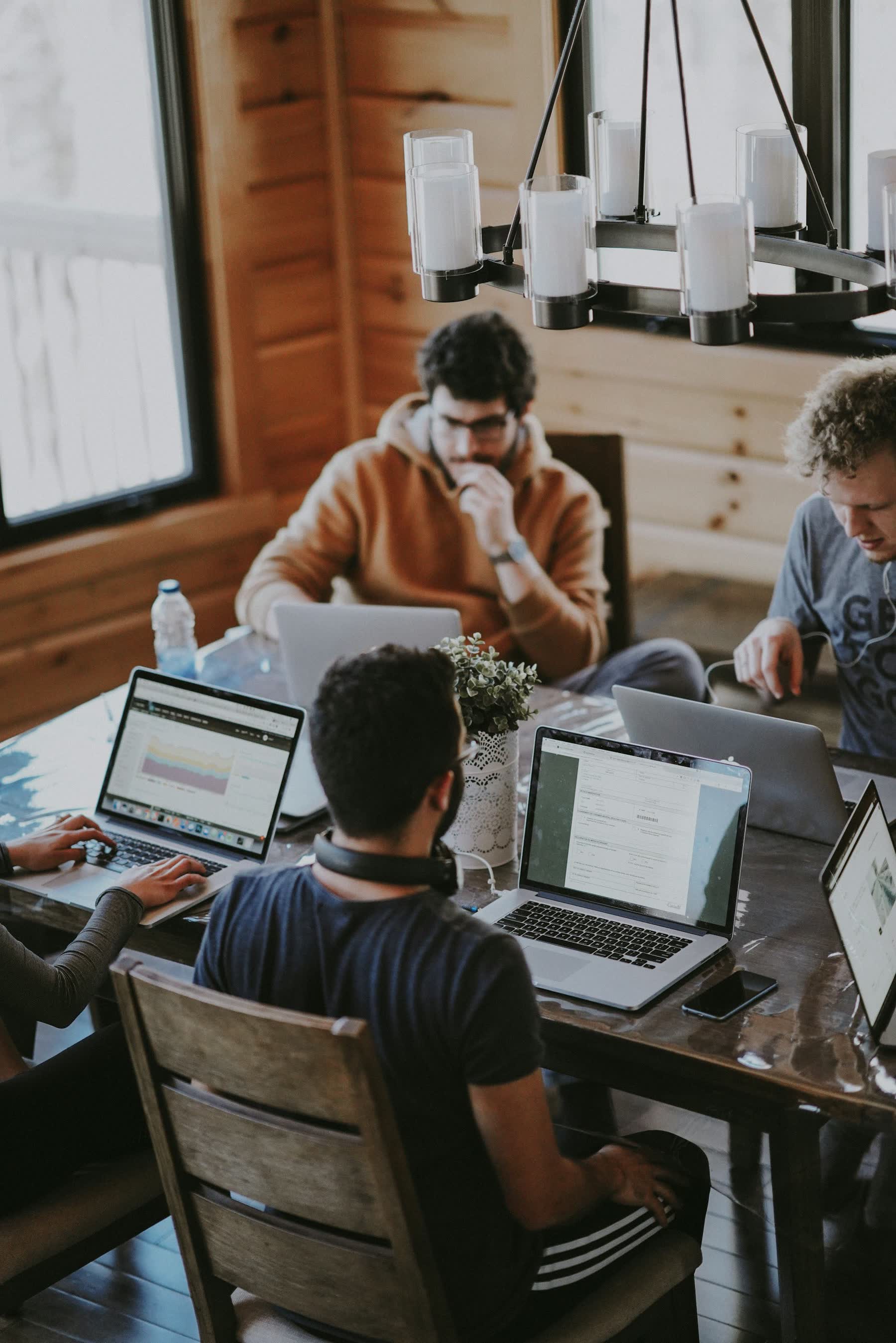 HR Tech AI: Intelligent Hiring Pipelines That Scale